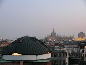 Sede di Milano: la Cupola Zagar e, sullo sfondo, il Duomo. Crediti: ArtVision.
