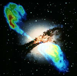 Fig. 2 - La radiogalassia Centaurus A. La mappa radio, che mette in luce i due getti, e' sovrapposta ad una fotografia nel visibile della galassia ospite. Le bande scure che attraversano la galassia sono dovute alle delle polveri che assorbono la luce visibile.