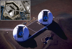 Fig. 1 -  I due telescopi Keck da 10 metri di diametro collocati sulla cima del vulcano Mauna Kea sull'isola Hawaii. Nel riquadro in alto a sinistra lo specchio primario dei due telescopi. Da Wikipedia