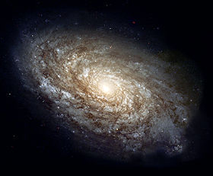 Fig. 3 - Una Galassia simile alla nostra (NGC 4414), lontana 64 milioni di anni luce da noi. Si puo vedere come il centro della galassia sia molto piu luminoso del resto, perche li ci sono piu stelle.
