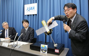 Fig. 4 -  La conferenza stampa in cui l'Agenzia Spaziale giapponese (Jaxa) comunica di aver perso definitivamente il controllo del satellite di osservazione Hitomi.
