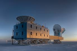 Fig. 2 -  Il radiotelescopio di BICEP2, posto esattamente al polo Sud.