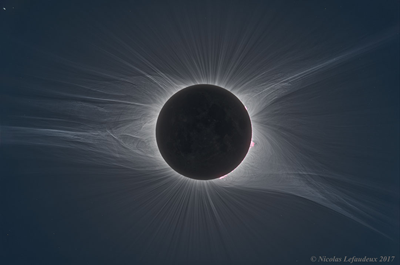Fig. 2 - La corona solare fotografata durante l'eclisse del 21 agosto del 2017. Da APOD del 30 aprile 2018.