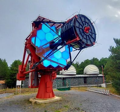 Il telescopio prototipo ASTRI-Horn si trova presso la sede dell'Osservatorio Astronomico di Catania in Serra La Nave (Catania). Crediti: ASTRI