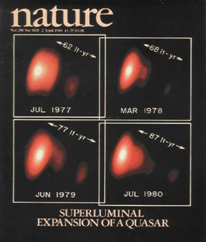 Fig. 4 - Una famosa copertina di Nature che presenta 4 mappe radio di una sorgente superluminale. Vengono indicate le distanze tra la blob e il nucleo centrale (in anni luce) e la data della mappa. Dato che in tre anni la blob si è spostata di 25 anni luce, sembra viaggiare a più di 8 volte la velocità della luce....