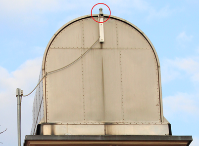 Figura 4: particolare della cupola solare con in cima la camera del progetto Prisma. Crediti: Stefano Basso (INAF-OAB).