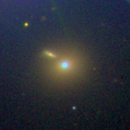 Immagine del blazar Markarian 421 dove si vede sia il nucelo brillante che la galassia ospite - Crediti: immagine della Sloan Digital Sky Survey.