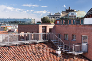 Veduta da lontano del tratto iniziale della passerella che collega la cupola 'a fiore' alla cupola Schiaparelli